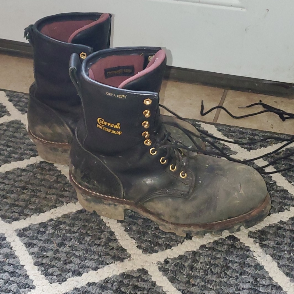 Men's chippewa steel toe boots